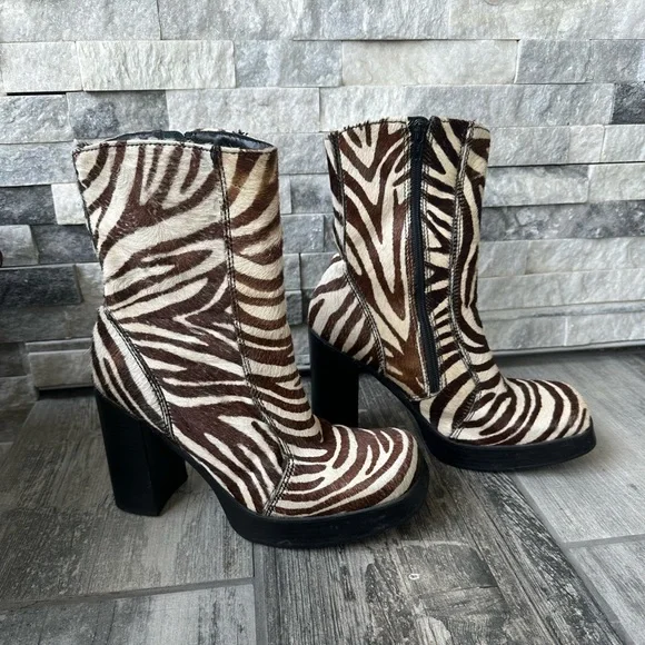 90’s Steve Madden Zebra  Haircloth  Ankle  Retro Boots Size 10B - Picture 4 of 14
